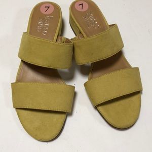 Franco Sarto new yellow slides size 7 mules